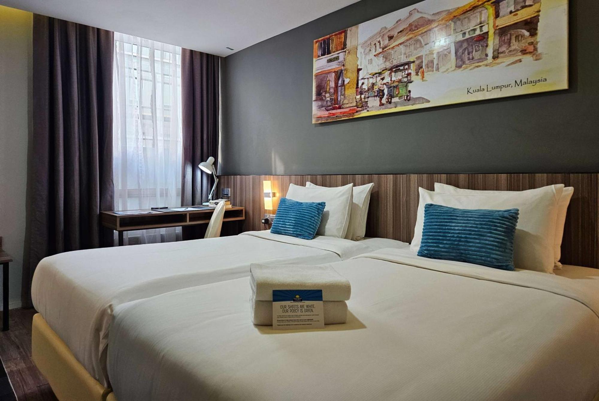 Days Hotel & Suites By Wyndham Kl - Chan Sow Lin Mrt Or Lrt Kuala Lumpur Exteriér fotografie